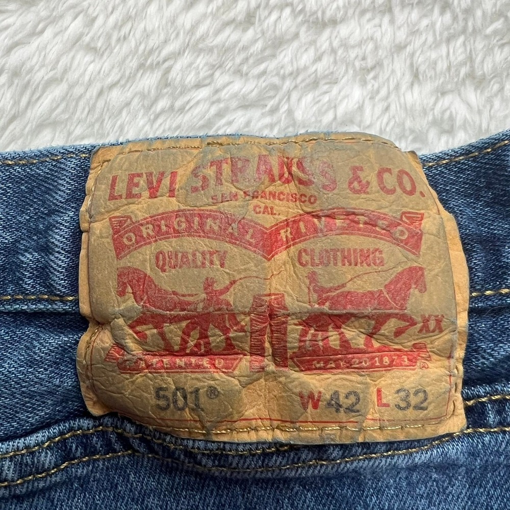 Levi's 501 Jeans Men's 42x32 Cotton Straight Leg Button Fly Original Fit Denim - Picture 3 of 9